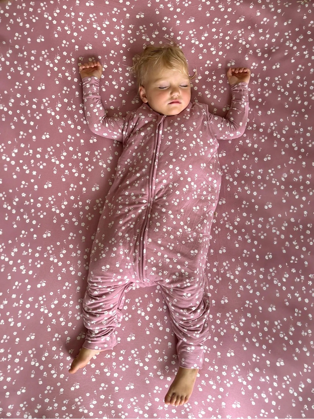 Gunamuna long sleeve footie sleep sack - mini floral / 2.5 tog 6-12 m
